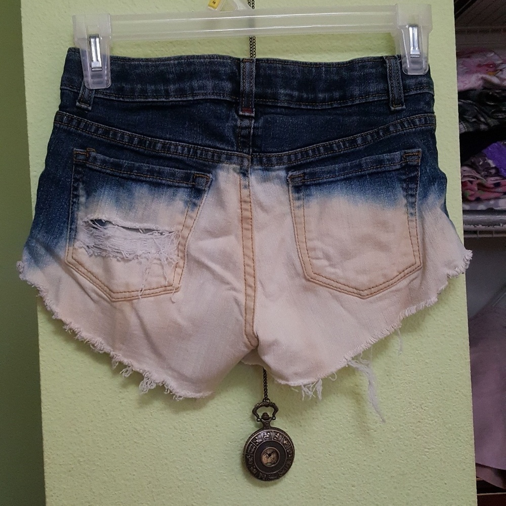 Shorts - Picture 3 of 4